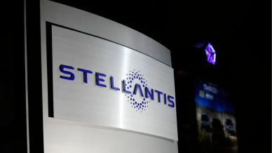 Nuova mossa di Stellantis: la decisione che sorprende tutti