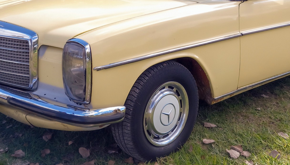https://www.virgilio.it/motori/wp-content/uploads/sites/4/2025/07/Mercedes-240-D-record-chilometri.jpg