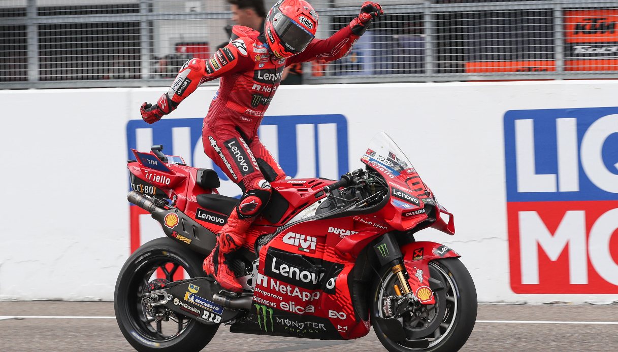 https://www.virgilio.it/motori/wp-content/uploads/sites/4/2025/07/MotoGP-Ducati-Marc-Marquez.jpg