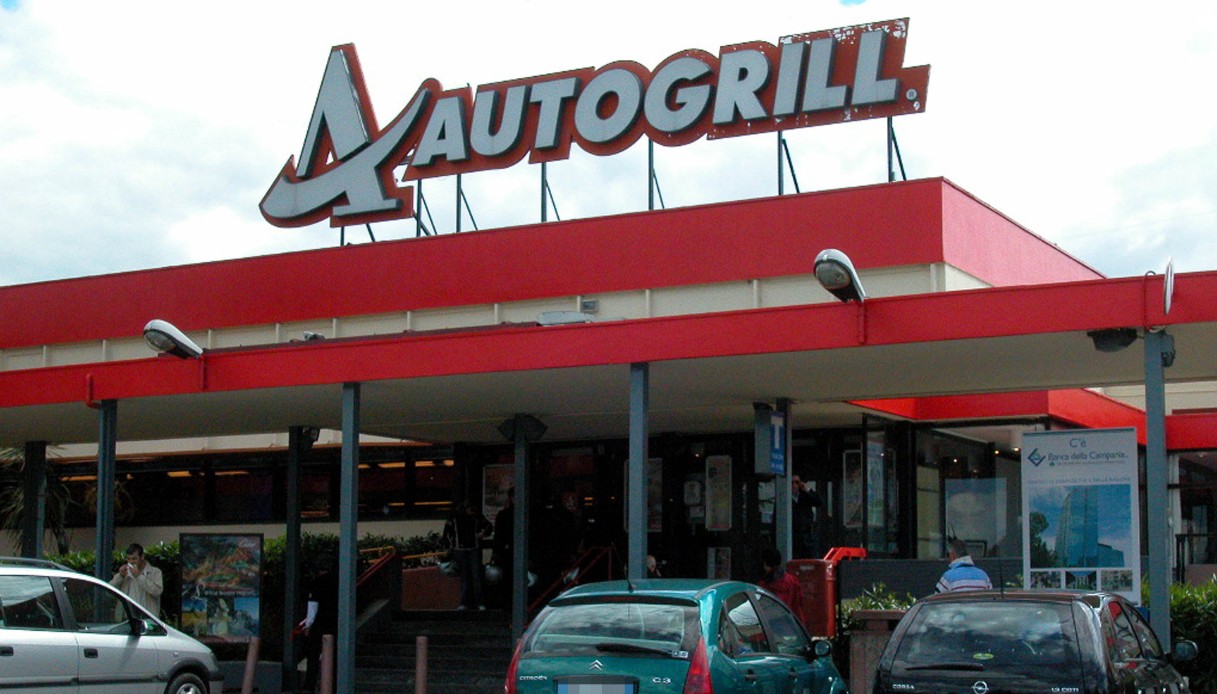 https://www.virgilio.it/motori/wp-content/uploads/sites/4/2025/07/autogrill.jpg