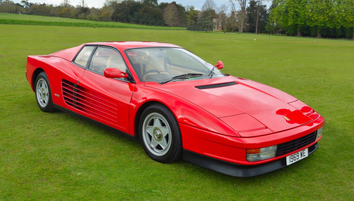 https://www.virgilio.it/motori/wp-content/uploads/sites/4/2025/07/ferrari-testarossa.jpg