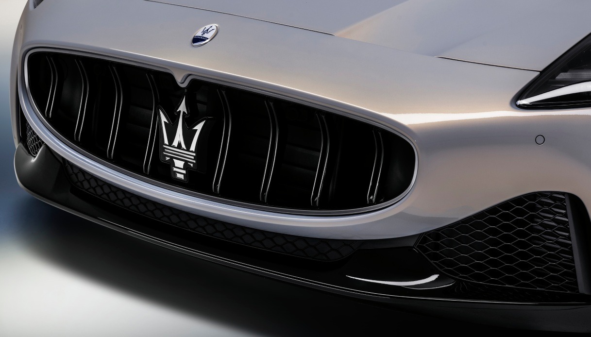 https://www.virgilio.it/motori/wp-content/uploads/sites/4/2025/07/maserati-alfa-romeo.jpg