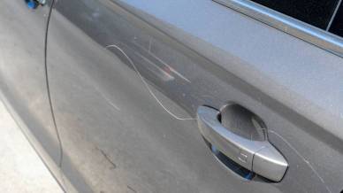 Con pochi euro puoi dire addio ai graffi sulla carrozzeria