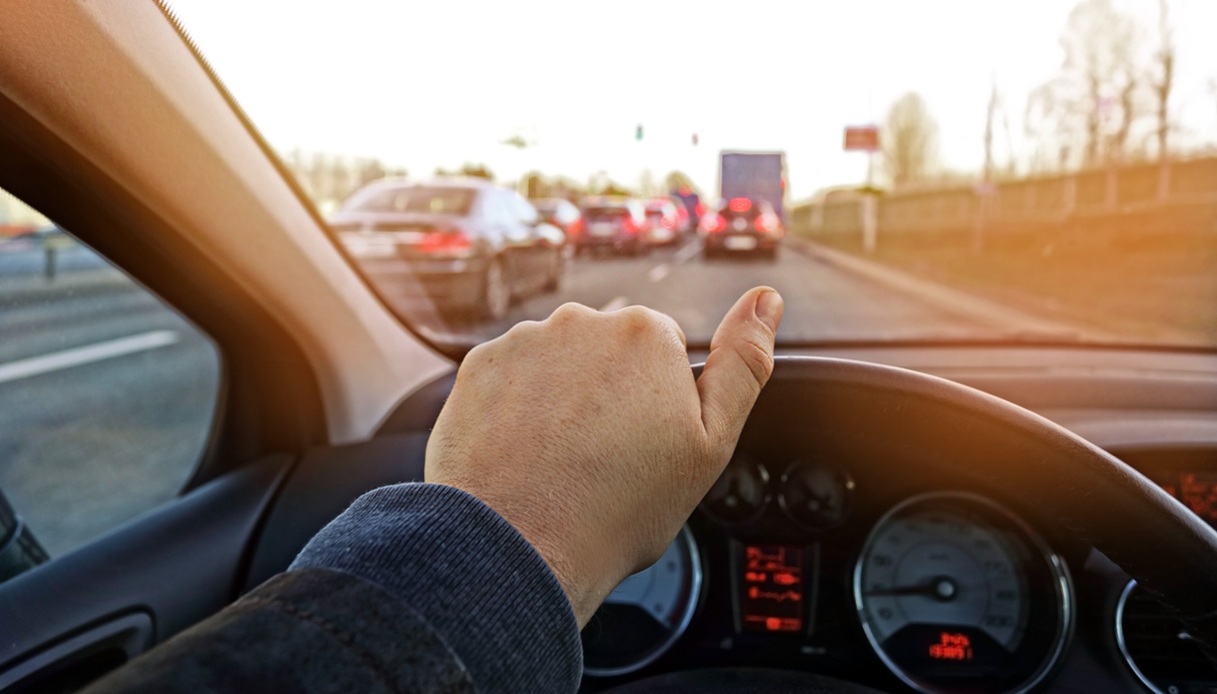 https://www.virgilio.it/motori/wp-content/uploads/sites/4/2025/07/sicurezza-stradale.jpg