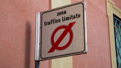 Con l'auto ibrida in una ZTL: multe annullate