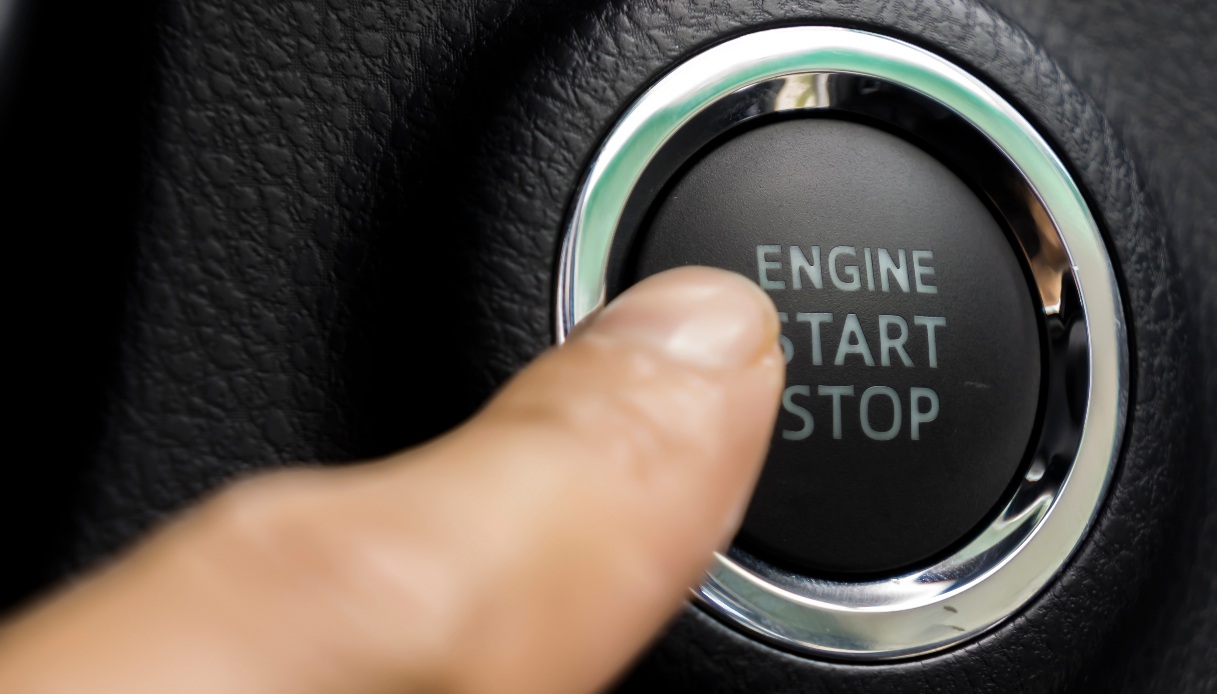https://www.virgilio.it/motori/wp-content/uploads/sites/4/2025/08/Auto-Start-Stop-Addio.jpg