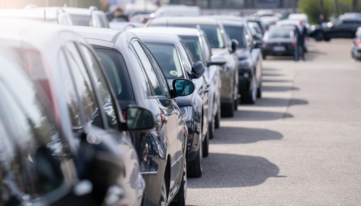 https://www.virgilio.it/motori/wp-content/uploads/sites/4/2025/08/Auto-a-noleggio-a-lungo-termine-e-multe.jpg