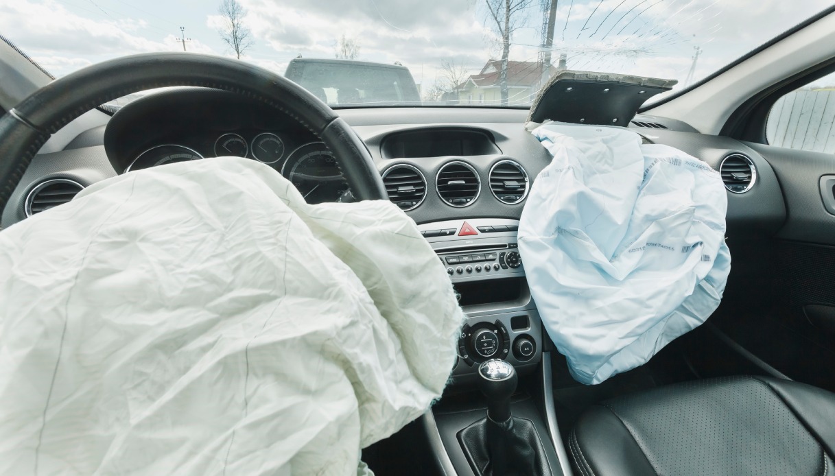 https://www.virgilio.it/motori/wp-content/uploads/sites/4/2025/08/Auto-airbag-Takata.jpg