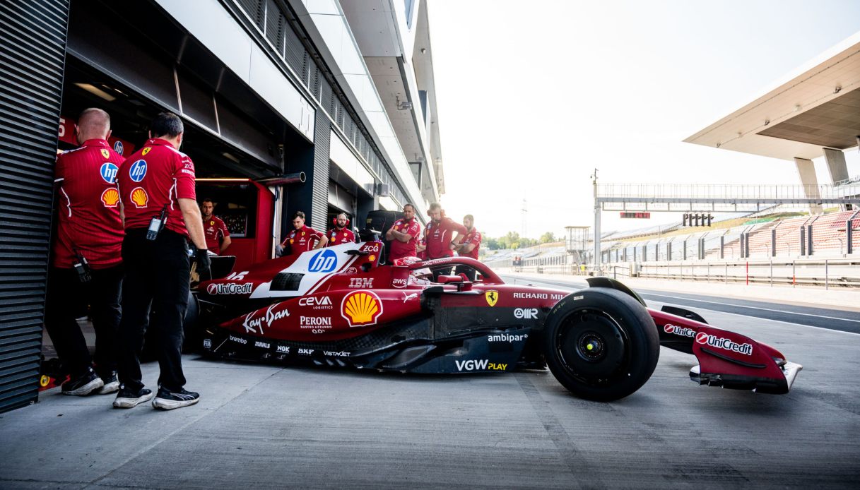 https://www.virgilio.it/motori/wp-content/uploads/sites/4/2025/08/Ferrari-F1-Test-Pirelli-Hungaroring.jpg