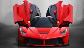 Ferrari LaFerrari, danno da 180.000 euro: il proprietario trova una (furba) alternativa