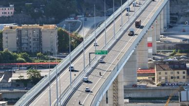 Genova, follia in Autostrada proprio nel giorno peggiore