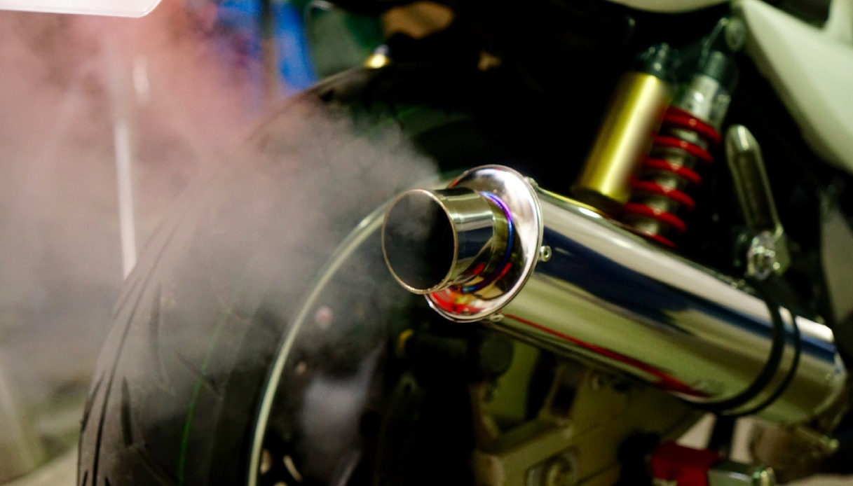 https://www.virgilio.it/motori/wp-content/uploads/sites/4/2025/08/Rinvio-divieto-moto-inquinanti-Milano.jpg