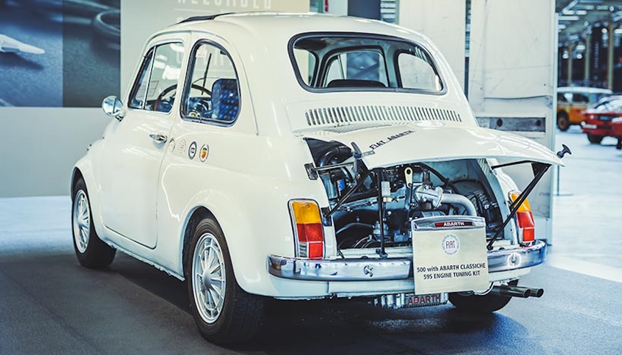 Fiat 500 con kit di potenziamento Abarth 595 