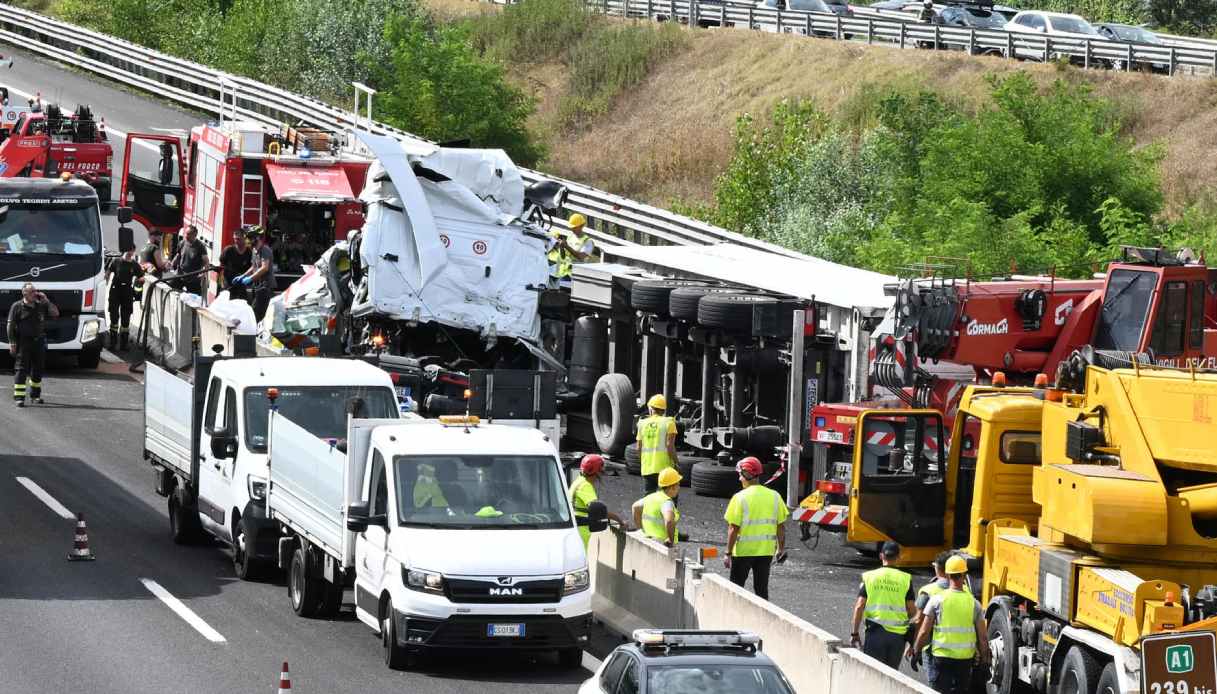https://www.virgilio.it/motori/wp-content/uploads/sites/4/2025/08/incidente_a1.jpg