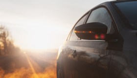 Caldo torrido: ecco gli oggetti da non lasciare in auto in estate
