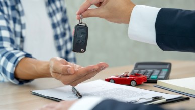 Il potere d'acquisto è calato troppo: il budget per l'auto