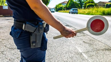 Auto bandite di notte: il motivo è molto "romantico"