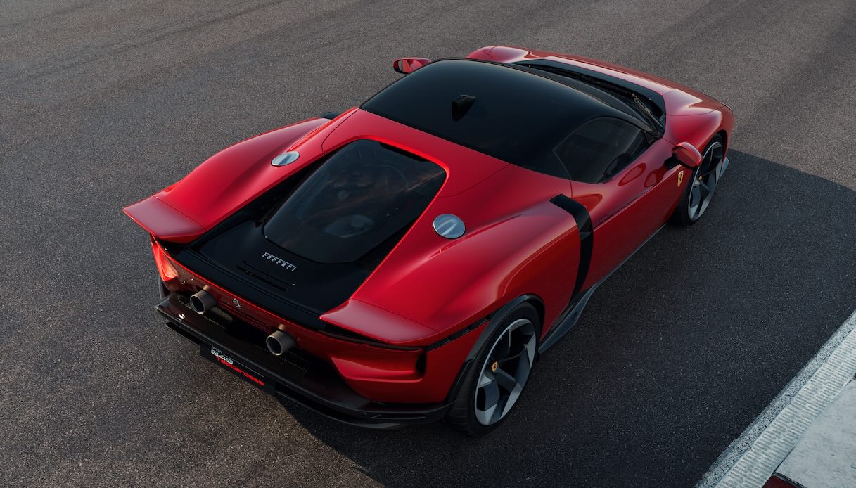 Ferrari 849 Testarossa aerodinamica posteriore con spoiler attivo e twin wings