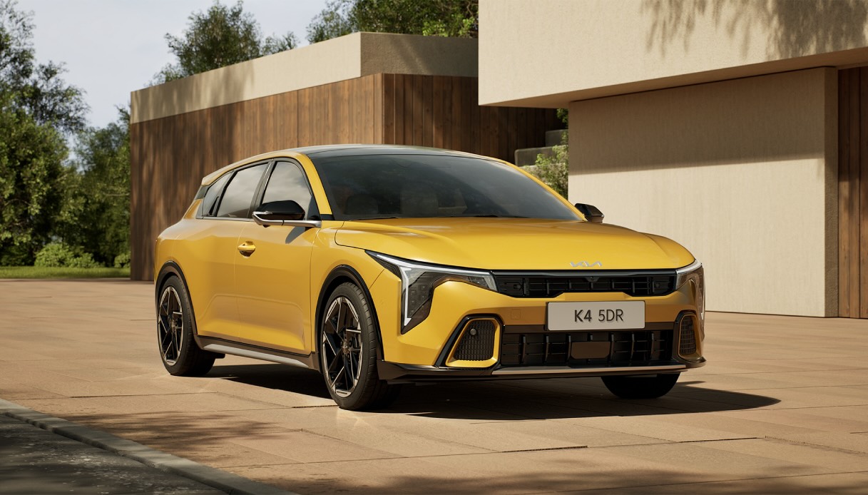 https://www.virgilio.it/motori/wp-content/uploads/sites/4/2025/09/Kia-K4-presentazione.jpeg