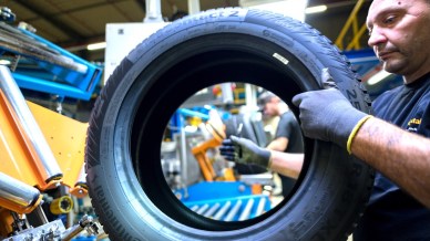 Dalla padella all’asfalto: l’incredibile idea per le gomme
