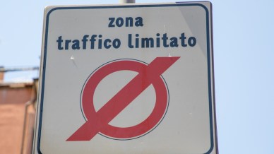 Se l'accesso alle ZTL per auto ibride non è uguale ovunque
