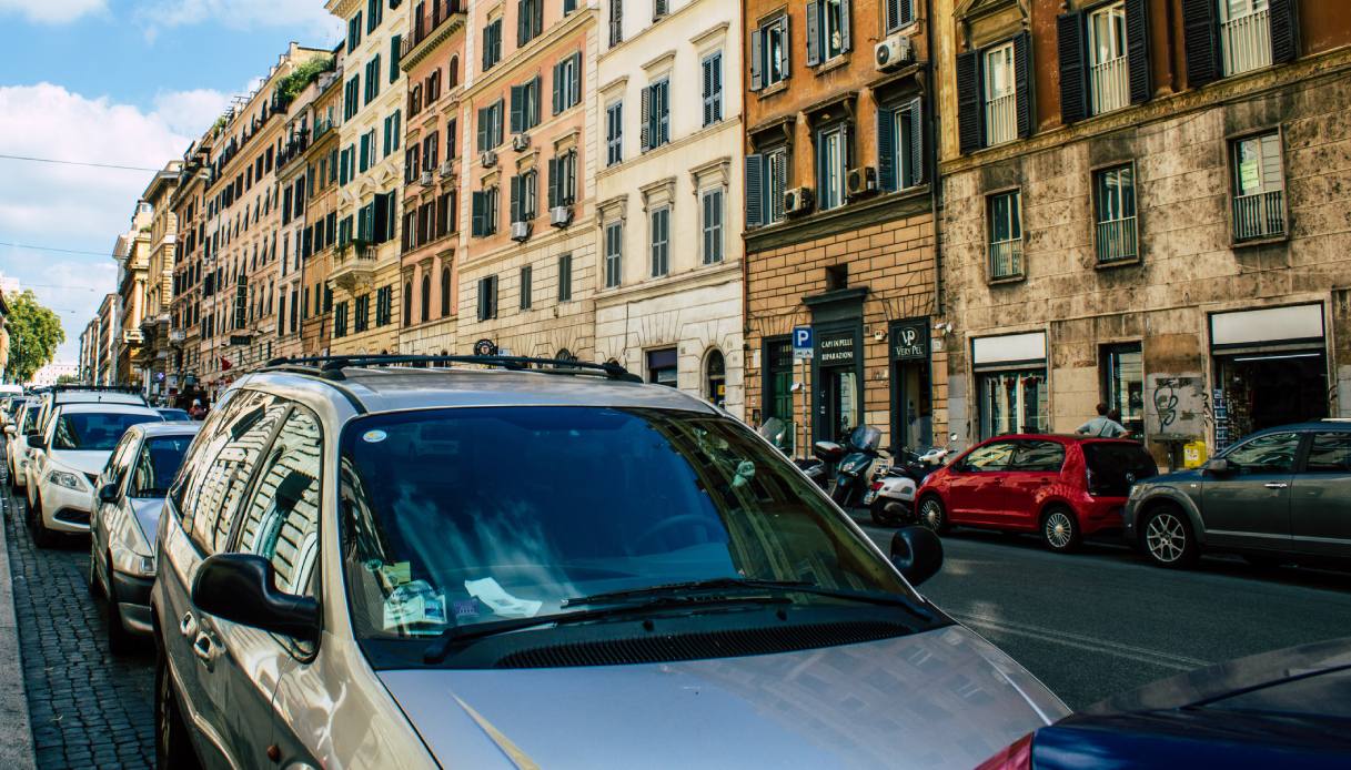 https://www.virgilio.it/motori/wp-content/uploads/sites/4/2025/10/Cerbero-multe-record-a-Roma.jpg