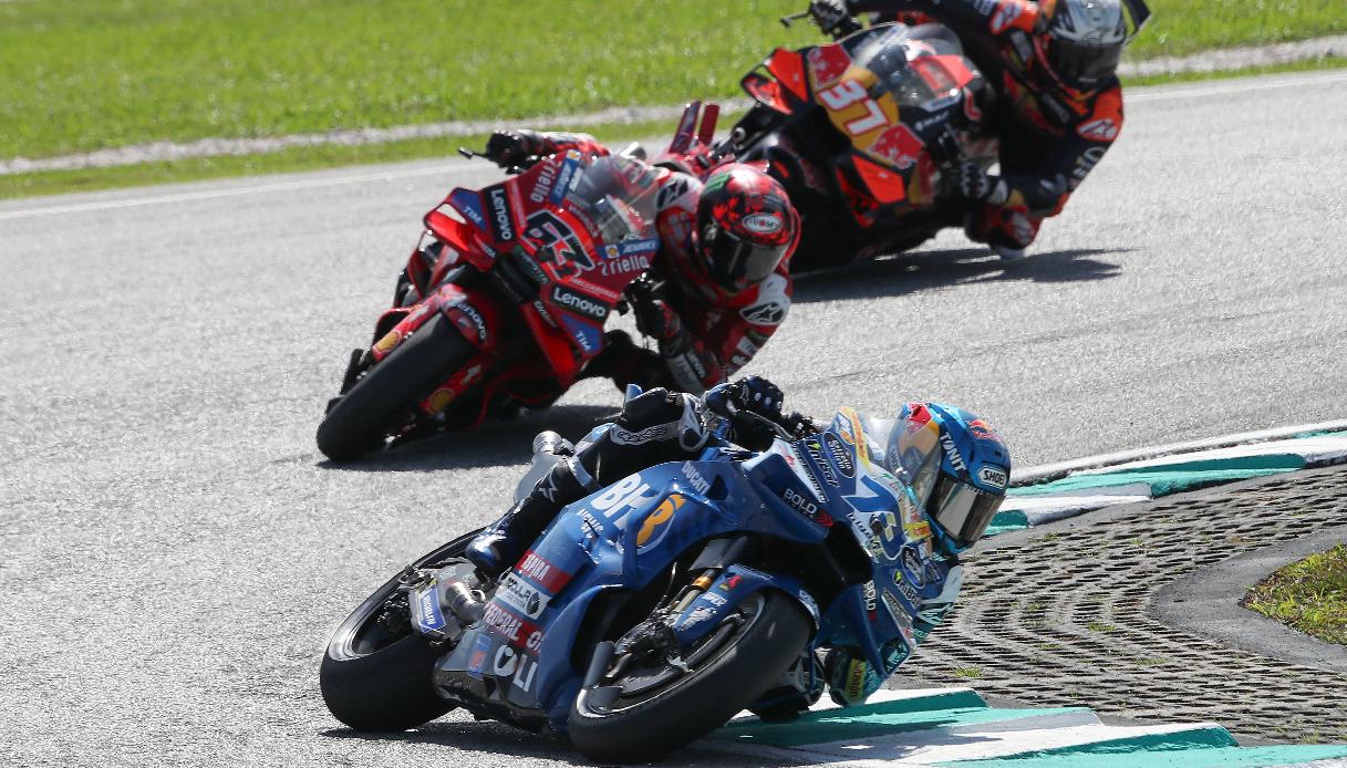 https://www.virgilio.it/motori/wp-content/uploads/sites/4/2025/10/Ducati-Alex-Marquez-Bagnaia-GP-Sepang.jpg