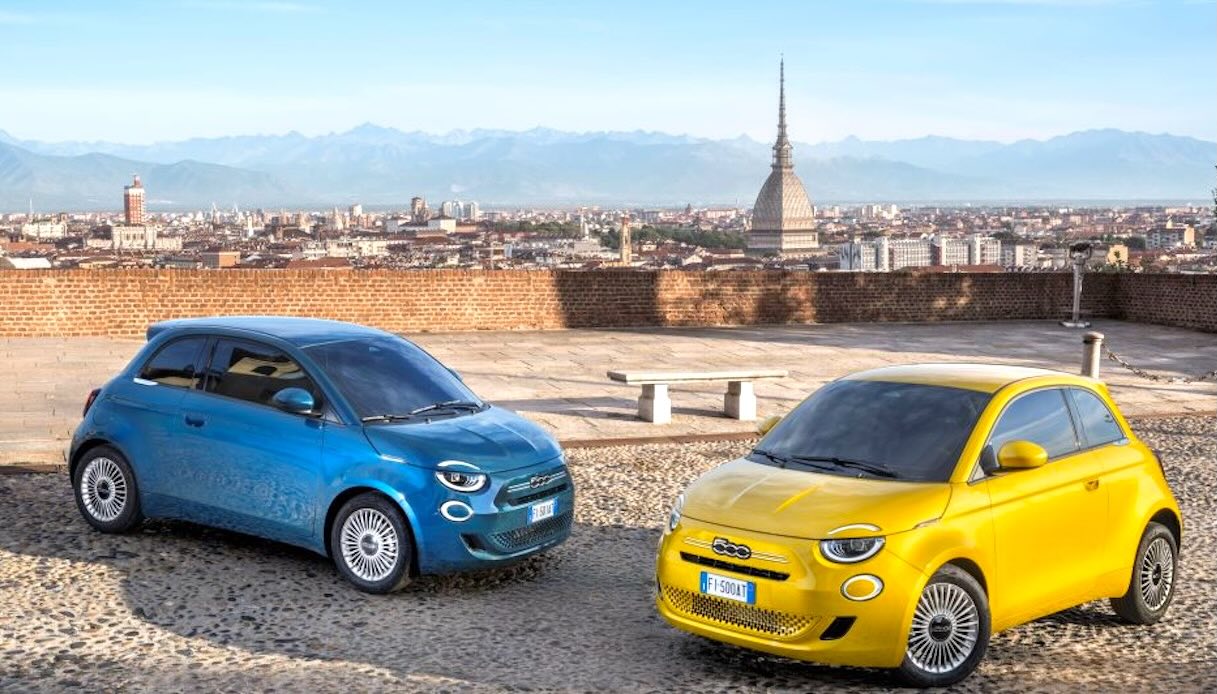 https://www.virgilio.it/motori/wp-content/uploads/sites/4/2025/10/FIat-500-Hybrid-Torino-maratona.jpeg
