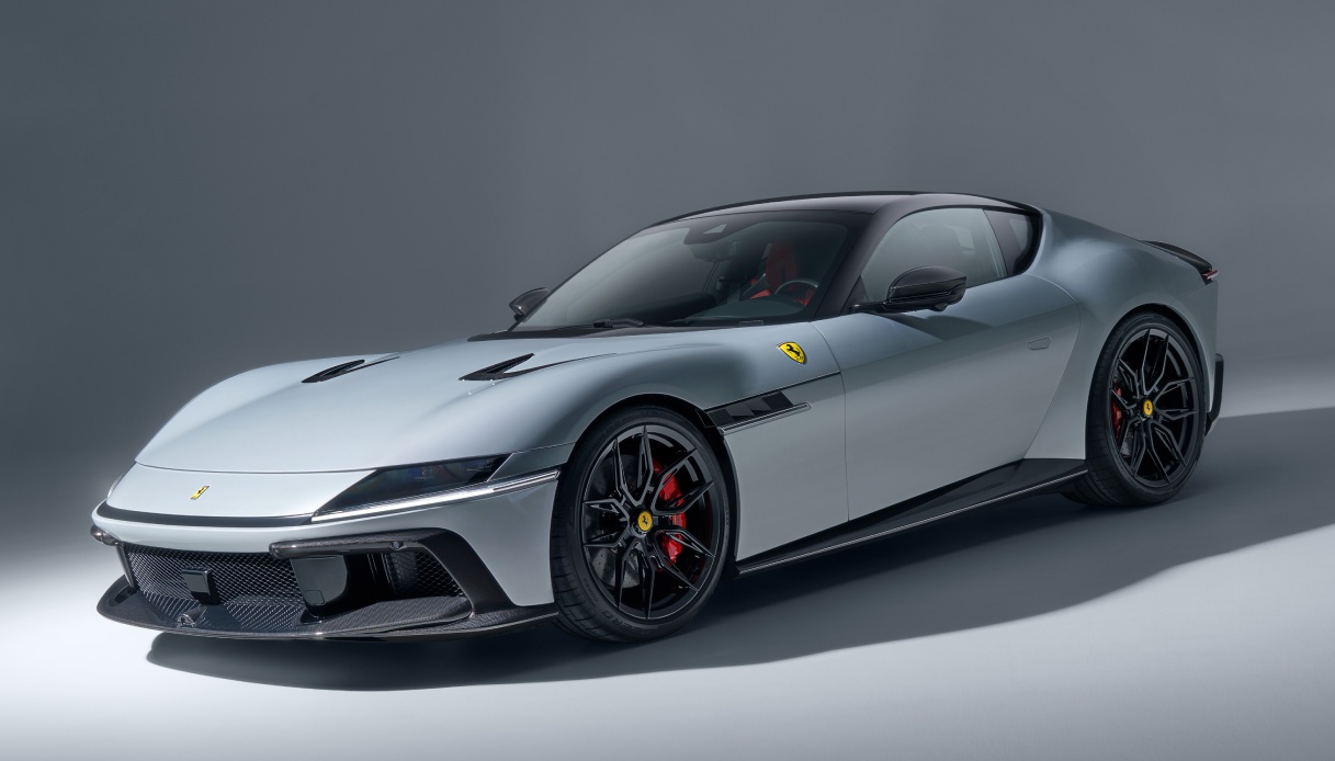 https://www.virgilio.it/motori/wp-content/uploads/sites/4/2025/10/Ferrari-12Cilindri-by-Novitec.jpg