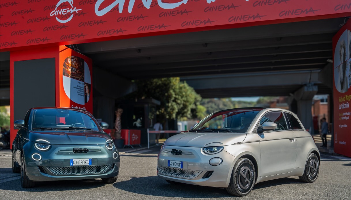 https://www.virgilio.it/motori/wp-content/uploads/sites/4/2025/10/Fiat-500e-Armani-Roma.jpeg