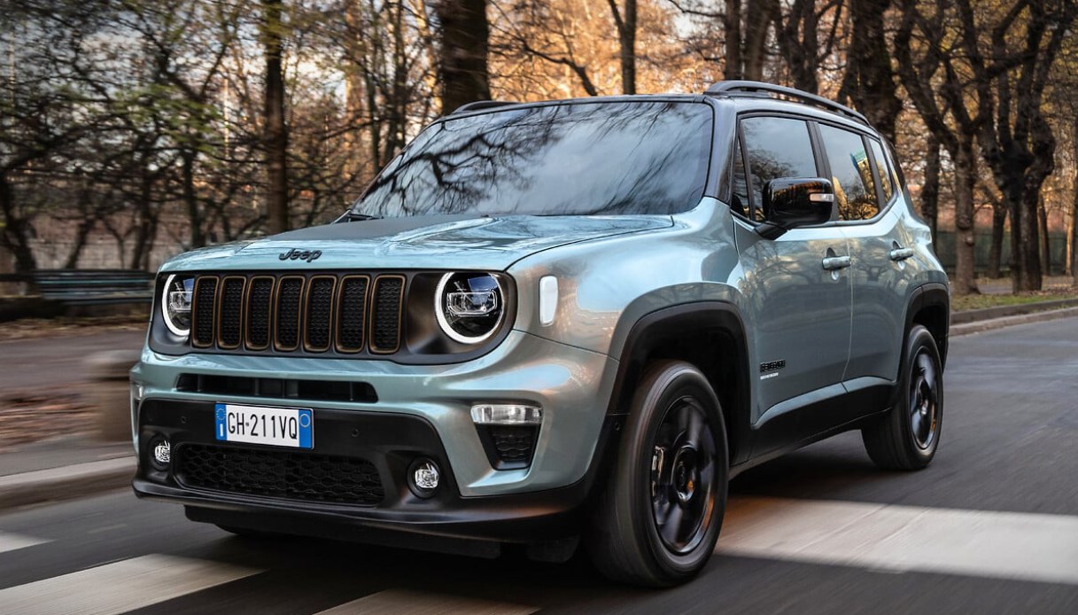 https://www.virgilio.it/motori/wp-content/uploads/sites/4/2025/10/Jeep-Renegade-game-over.jpg