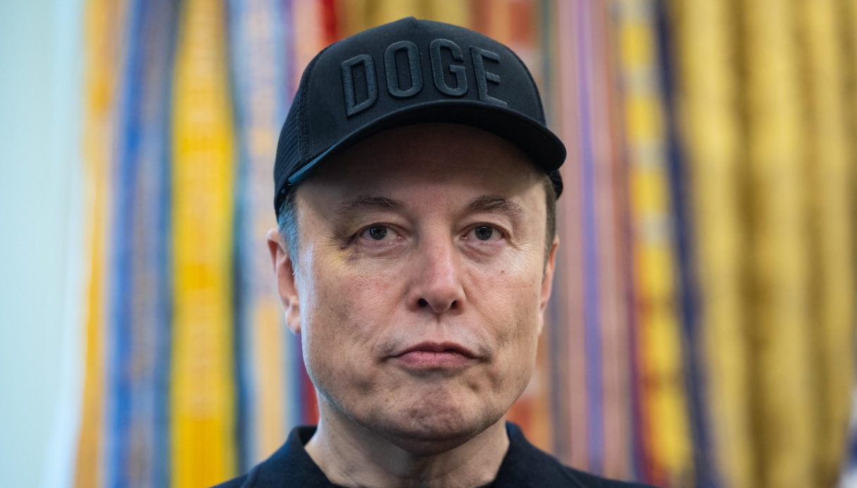 https://www.virgilio.it/motori/wp-content/uploads/sites/4/2025/10/Musk-un-bonus-che-fa-discutere-in-Tesla.jpg
