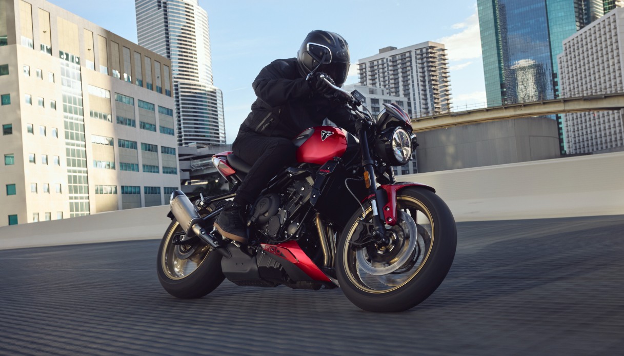 https://www.virgilio.it/motori/wp-content/uploads/sites/4/2025/10/Nuova-Naked-Triumph-Trident-800.jpg