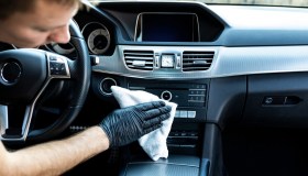 Avere le plastiche interne sempre lucide e perfette si può: la soluzione ideale