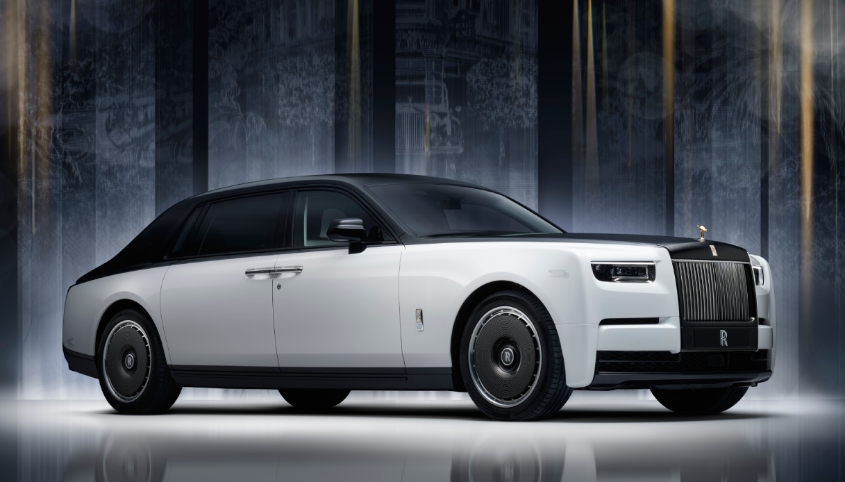 https://www.virgilio.it/motori/wp-content/uploads/sites/4/2025/10/Rolls-Royce-Phantom-100-anni.jpg