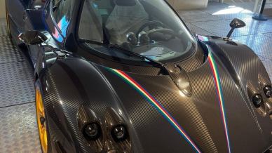Milano, supercar da 12 milioni sequestrata in vetrina