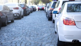 Parcheggiare contromano: cosa prevede il Codice della Strada