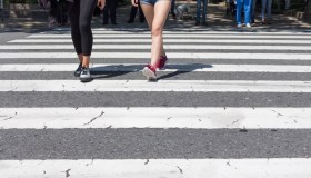 Pedoni e precedenze, cosa succede se vieni investito fuori dalle strisce