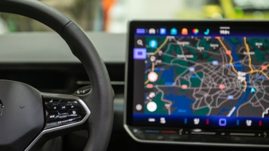 Ora a bordo potrai "parlarci": arriva l'IA per Android Auto