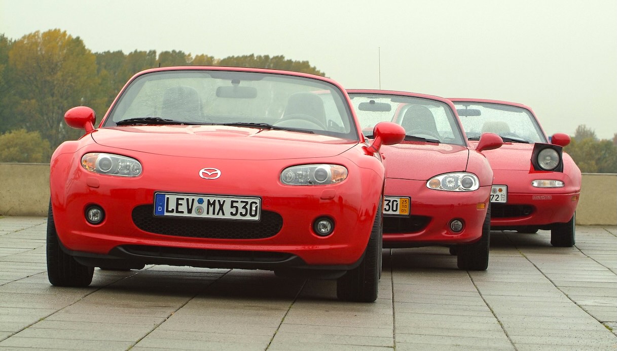 La storia della Mazda MX-5, l’auto che ha reso felici milioni di appassionati