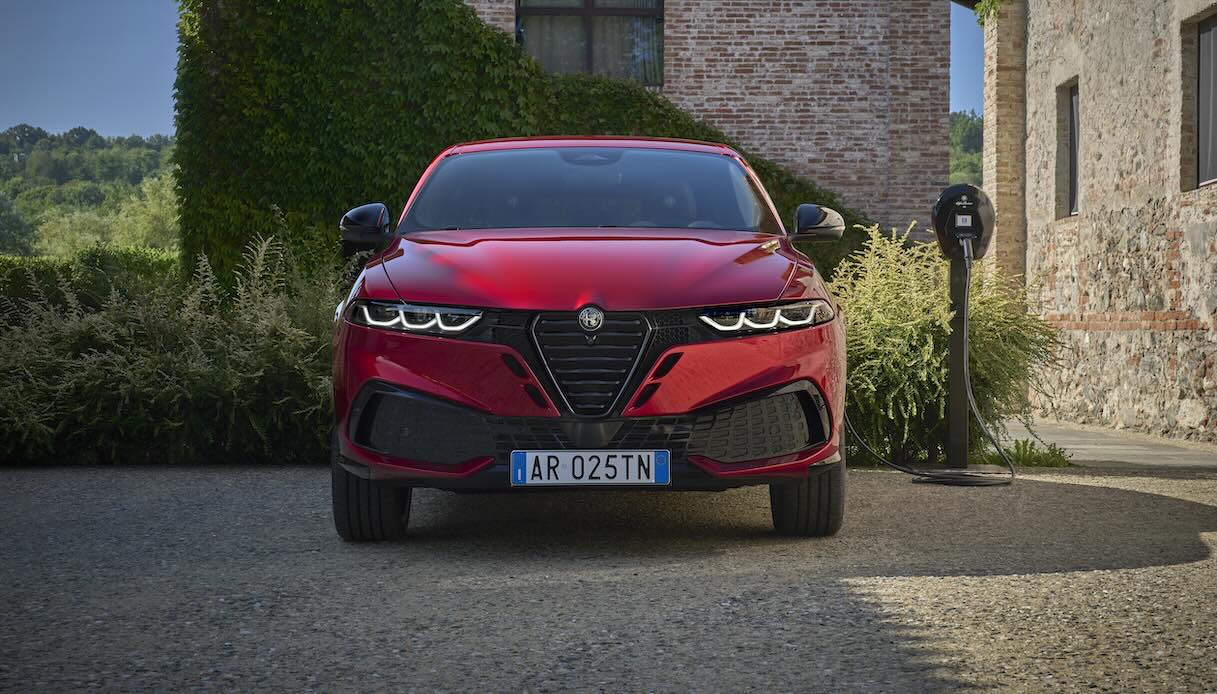 https://www.virgilio.it/motori/wp-content/uploads/sites/4/2025/12/alfa-romeo-tonal-for-all.jpeg