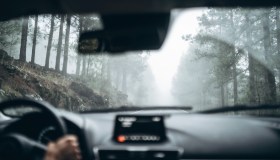 Vetro appannato dell’auto, la soluzione veloce per evitare questo problema