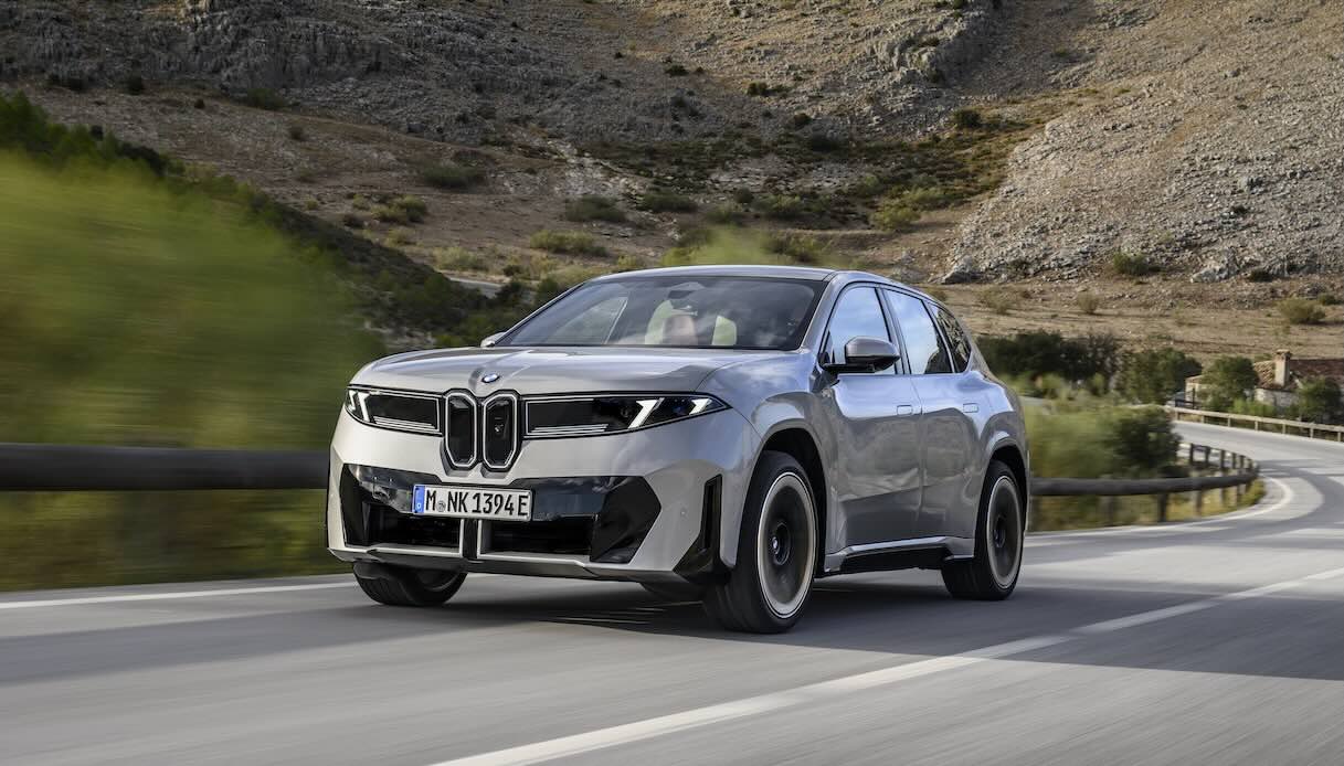 https://www.virgilio.it/motori/wp-content/uploads/sites/4/2025/12/bmw-ix3-elettrica-1.jpeg