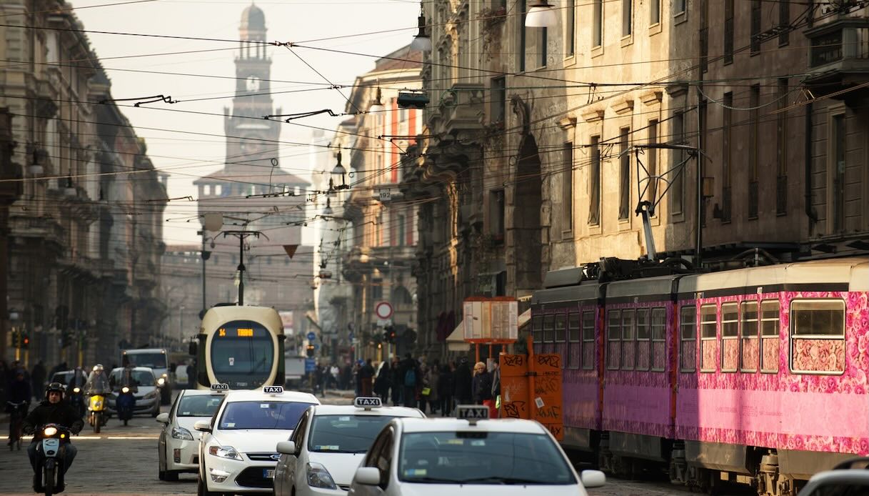 https://www.virgilio.it/motori/wp-content/uploads/sites/4/2025/12/milano-zona-b-calo-inquinamento-1.jpeg